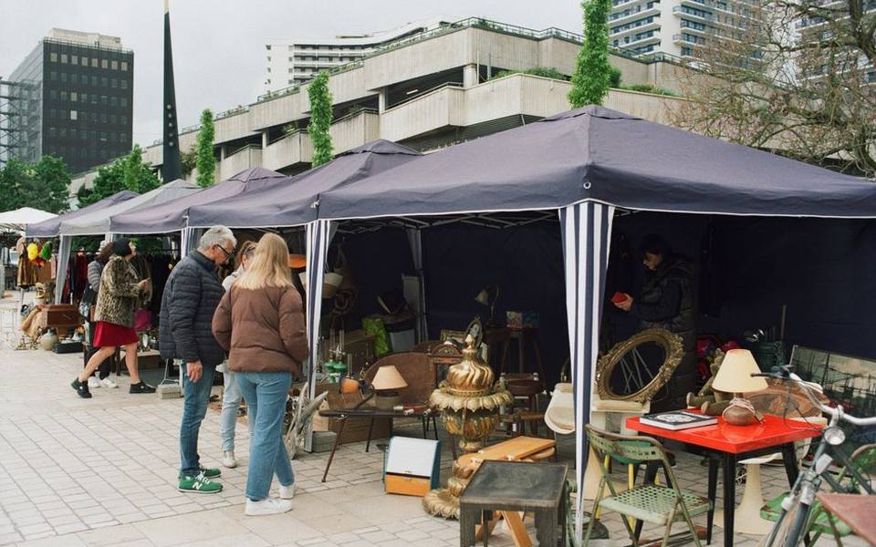 Conquering Outdoor Flea Markets and Destination Swaps